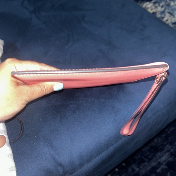 Michael kors large wristlet - Picture 4 of 4